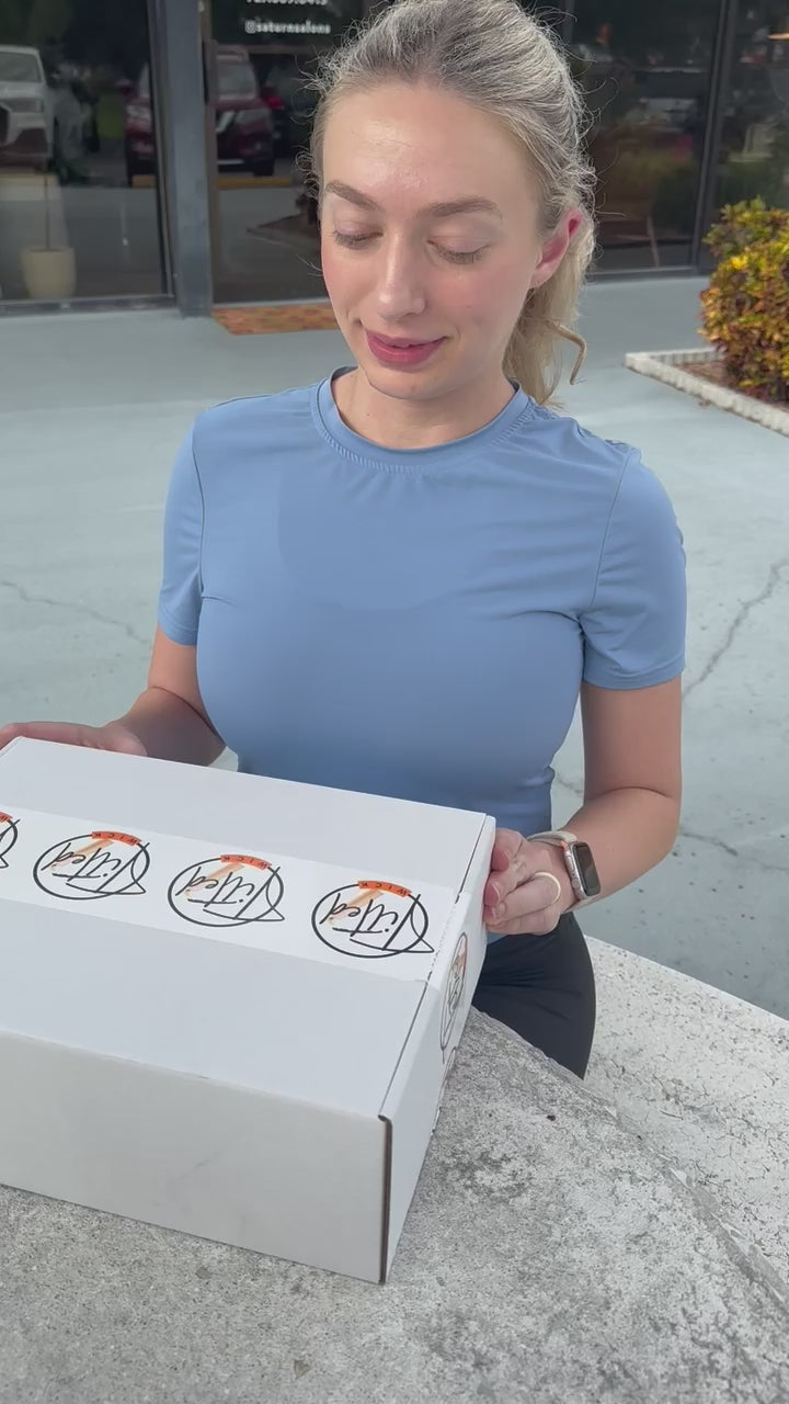 Lola Puppy Candle unboxing — custom coloring inspired by the customer's dog
